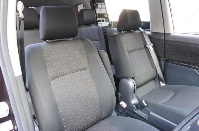 TOYOTA ISIS PLATANA